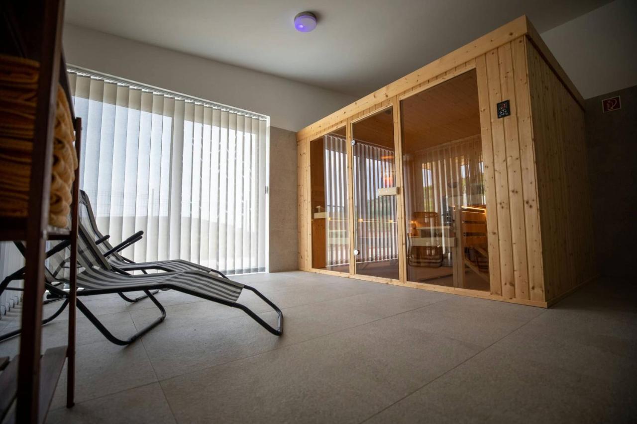 Aszuvilag Rezidencia With Sauna & Jacuzzi Legyesbenye Exterior foto