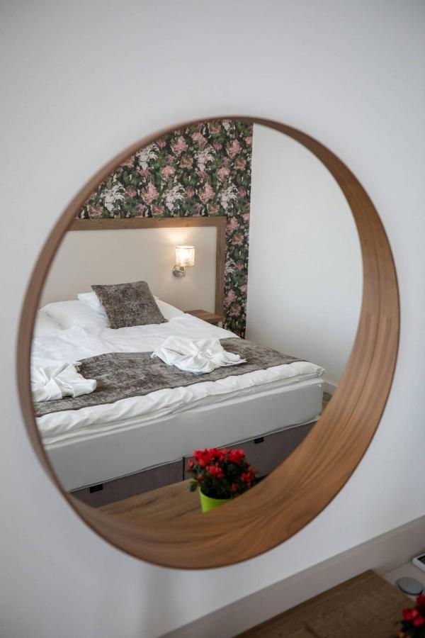 Aszuvilag Rezidencia With Sauna & Jacuzzi Legyesbenye Exterior foto