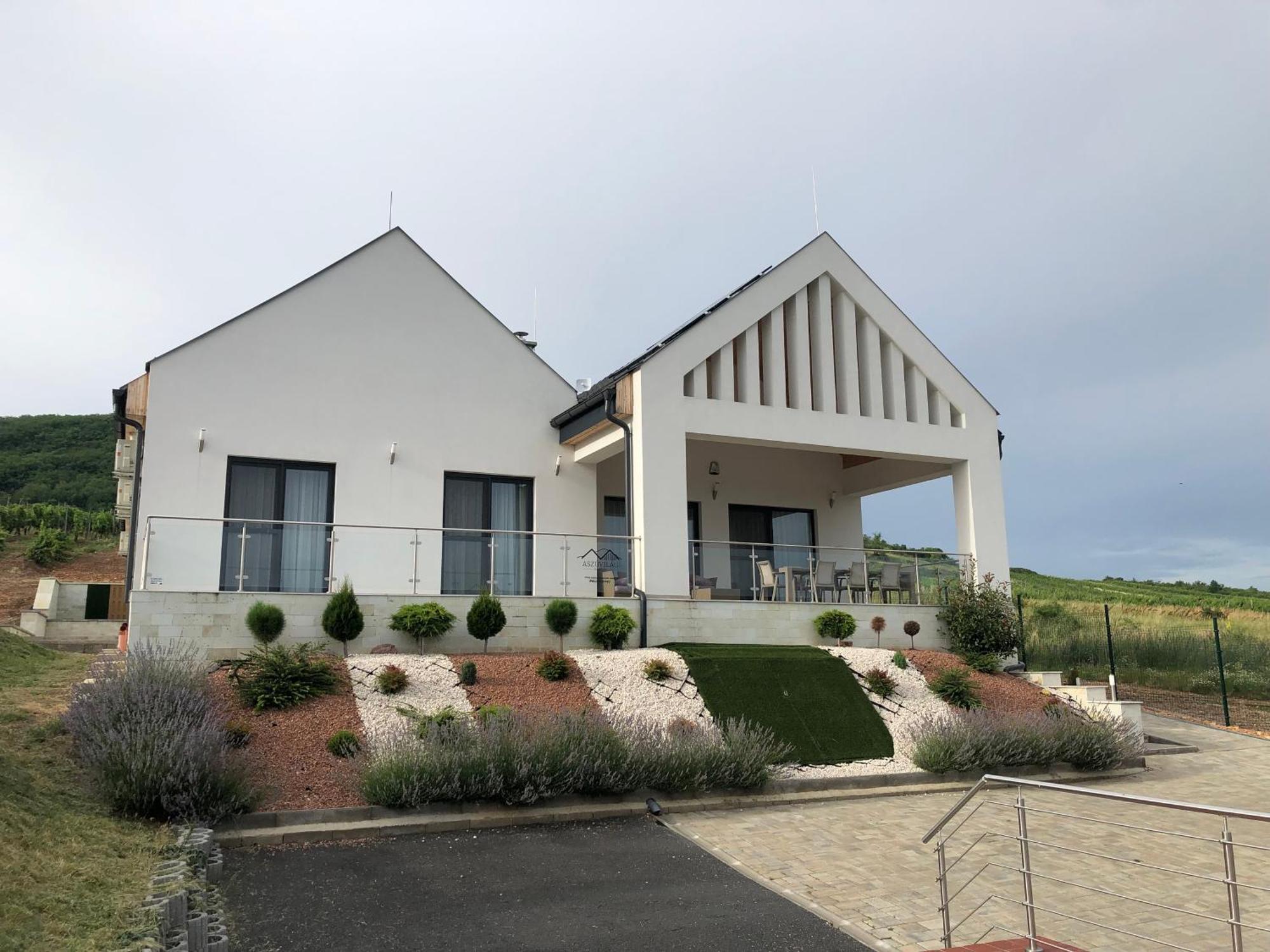 Aszuvilag Rezidencia With Sauna & Jacuzzi Legyesbenye Exterior foto